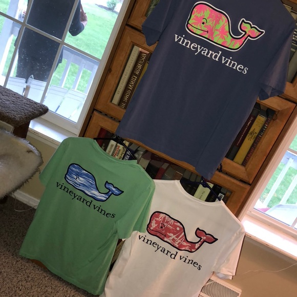 3 Vineyard Vines Detailed T-Shirts - Picture 2 of 2